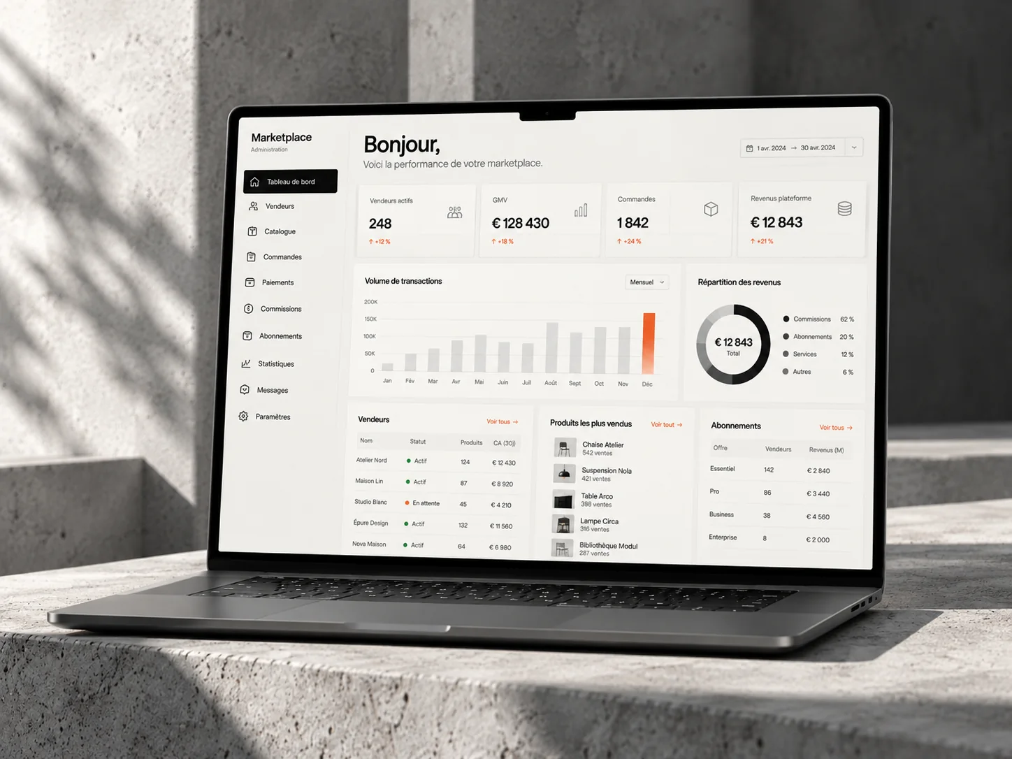Tableau de bord d’une marketplace affiché sur un ordinateur portable